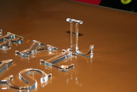 Buchstaben und Zahlen aus glasklarem Acrylglas zum Top Preis